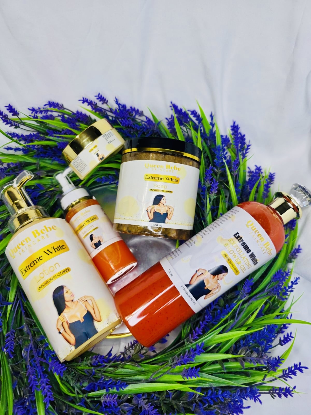 Extreme White Set Contains 1Lotion, 1 Serum, 1Face Cream, 1 Soap, 1 Strong Red Lightening Exfoliating Shower Gel